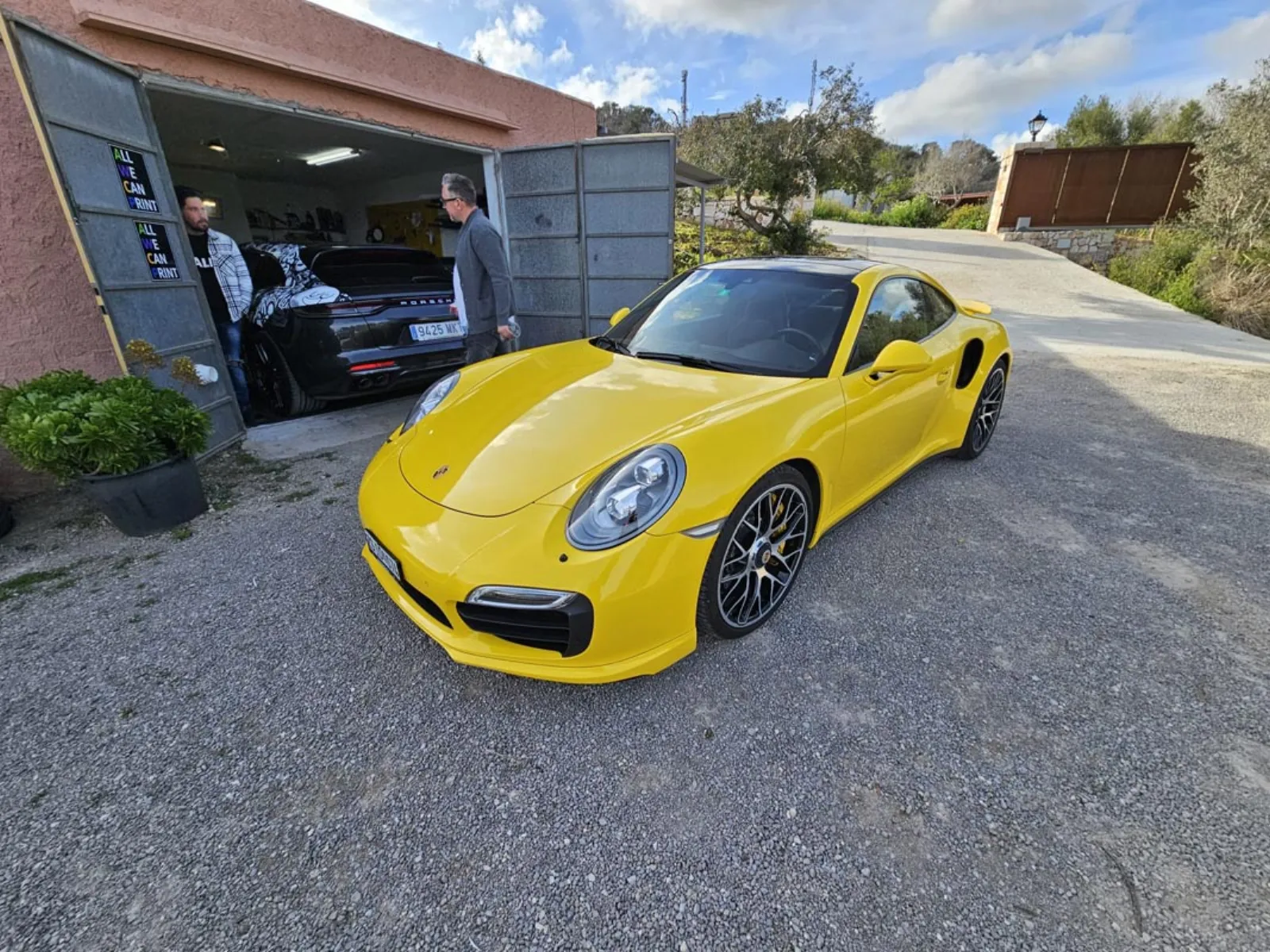 911 Turbo — Speed Yellow Garage