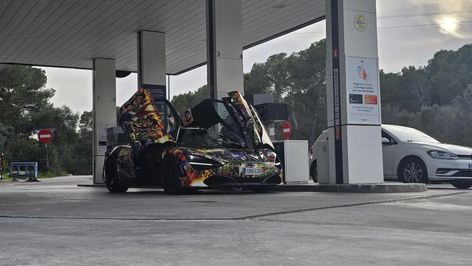 McLaren 720S — Comic Gas Station